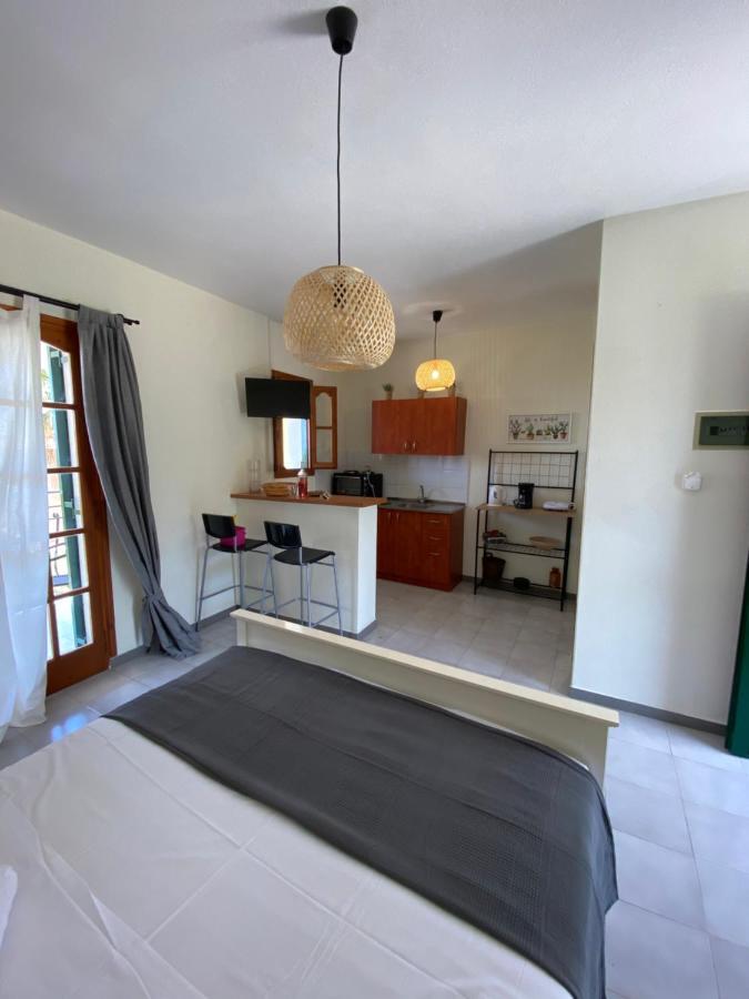 Lemon Tree Apartments B C Argostoli  Eksteriør billede